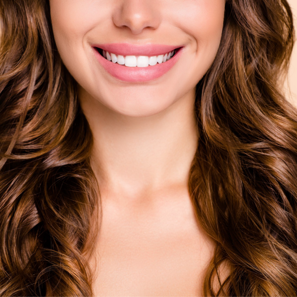 Sourire sain aux dents blanches